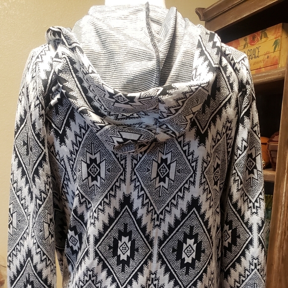 Cardigan - Picture 2 of 10